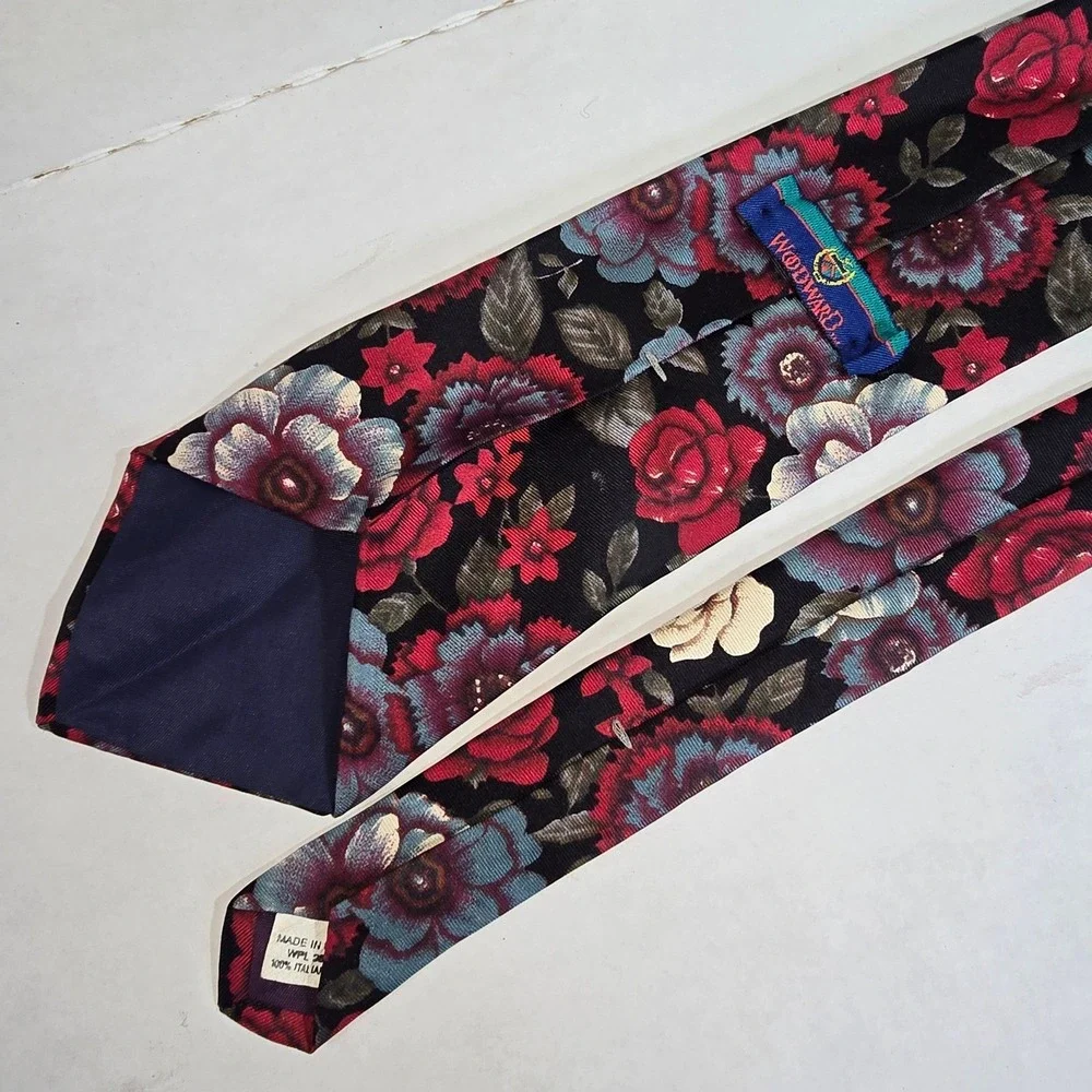 VINTAGE  Black‎ with Roses Woodward Tie100% Italian Silk Made in U.S.A.